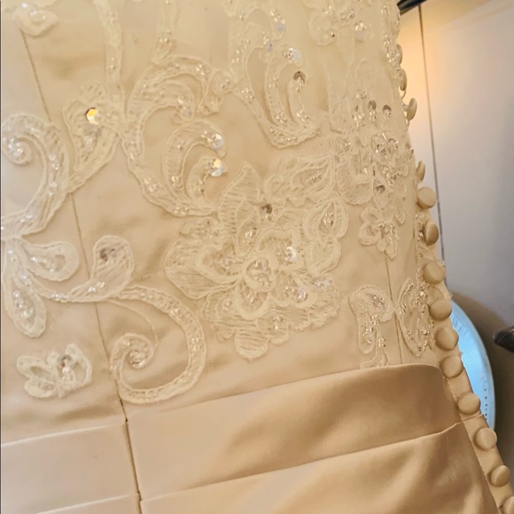 Beautiful candlelight sleeveless wedding dress 12 - Picture 10 of 16